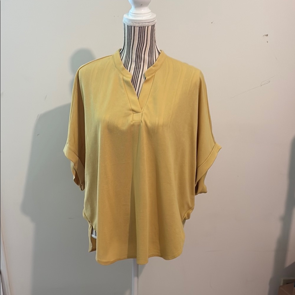 Beautiful yellow mustard top